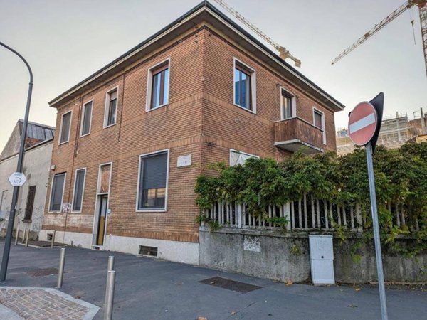 appartamento in vendita a Milano in zona Vigentino
