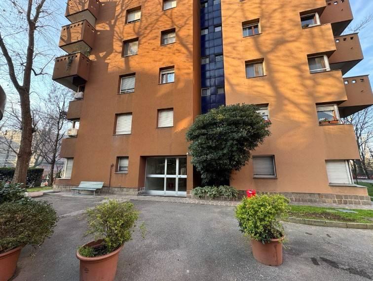 appartamento in vendita a Milano in zona Forze Armate