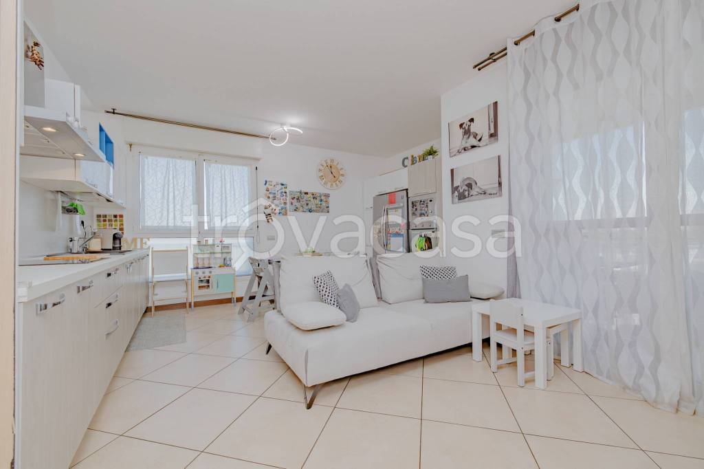 appartamento in vendita a Milano in zona Adriano