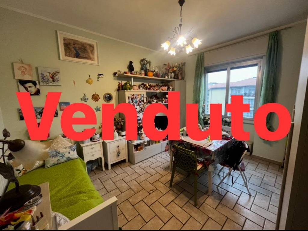 appartamento in vendita a Milano in zona Baggio