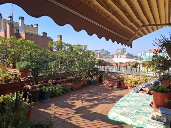 appartamento in vendita a Milano in zona Famagosta