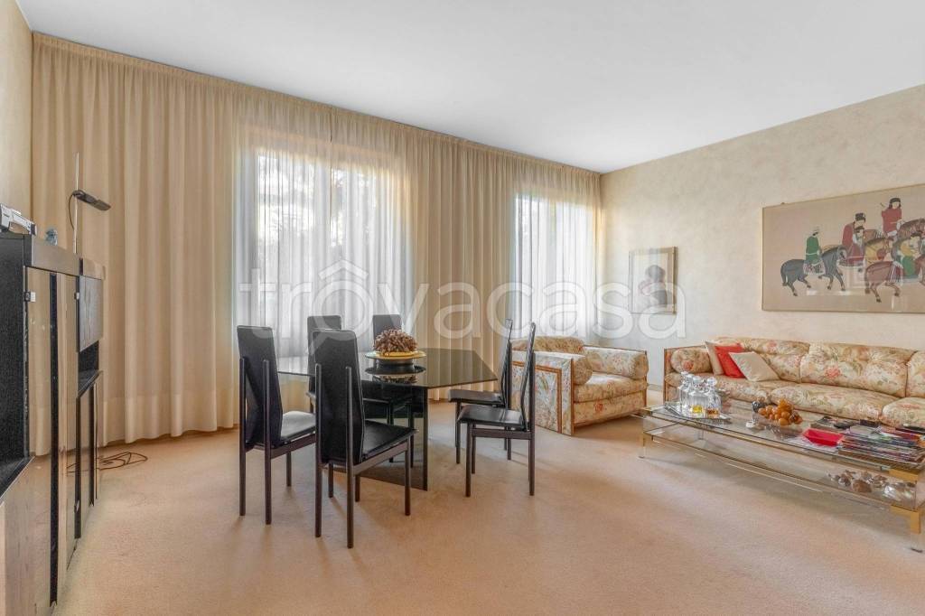 appartamento in vendita a Milano in zona Prato Centenaro