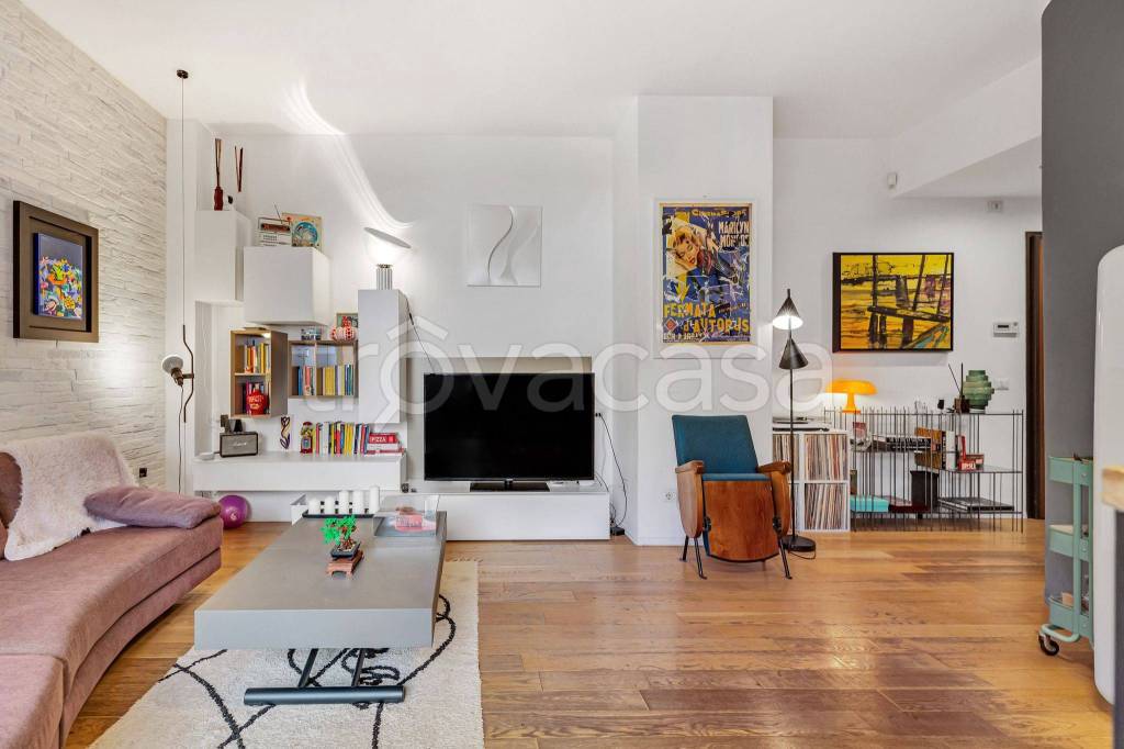 appartamento in vendita a Milano in zona Solari