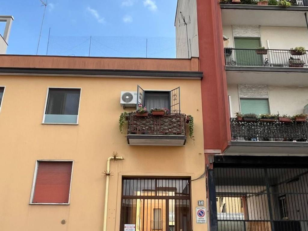 appartamento in vendita a Milano in zona Porta Vittoria