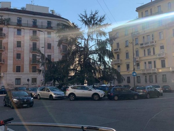 ufficio in vendita a Milano in zona Città Studi
