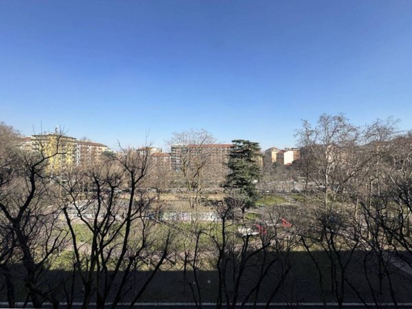 appartamento in vendita a Milano in zona Lorenteggio
