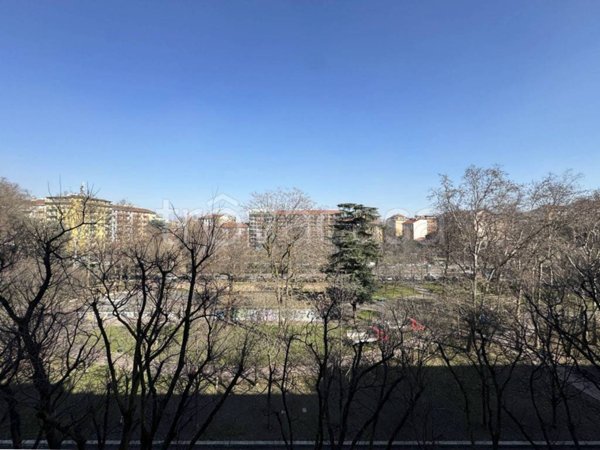 appartamento in vendita a Milano in zona Lorenteggio