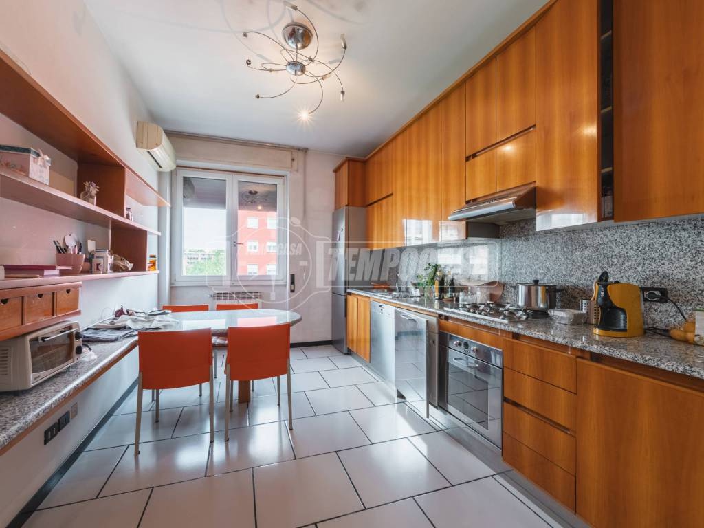 appartamento in vendita a Milano in zona Lorenteggio