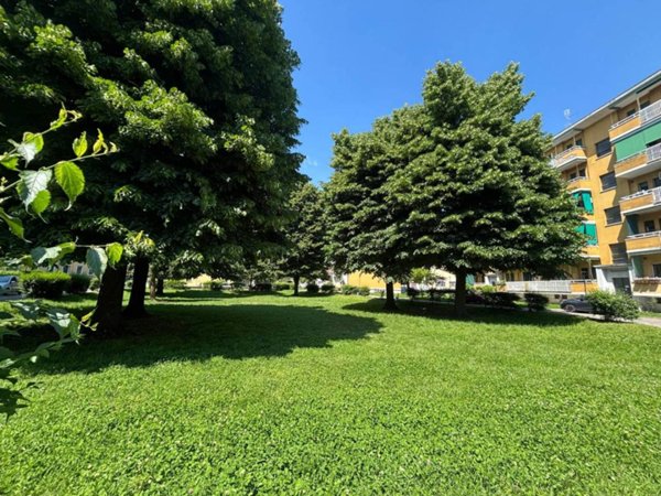 appartamento in vendita a Milano in zona Baggio