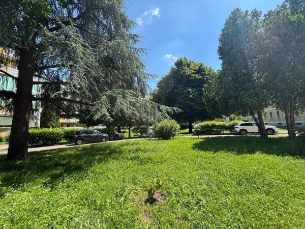appartamento in vendita a Milano in zona Baggio