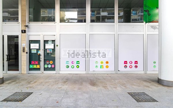 negozio in vendita a Milano in zona Rogoredo