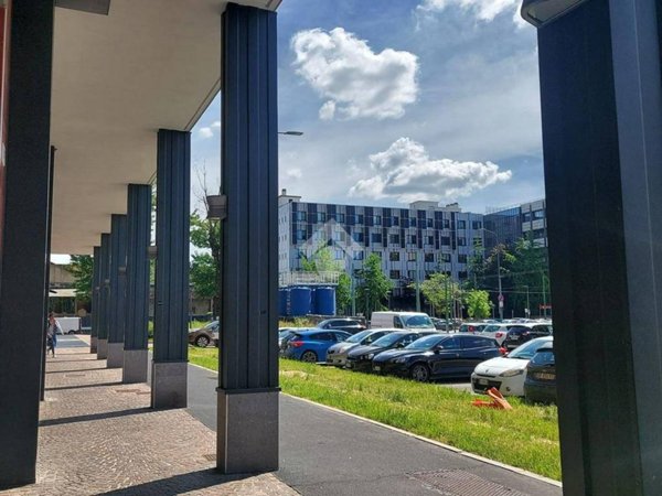negozio in vendita a Milano in zona Bovisa