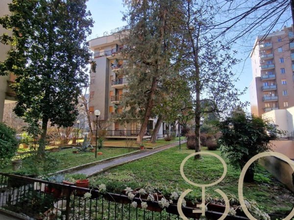 appartamento in vendita a Milano in zona Famagosta
