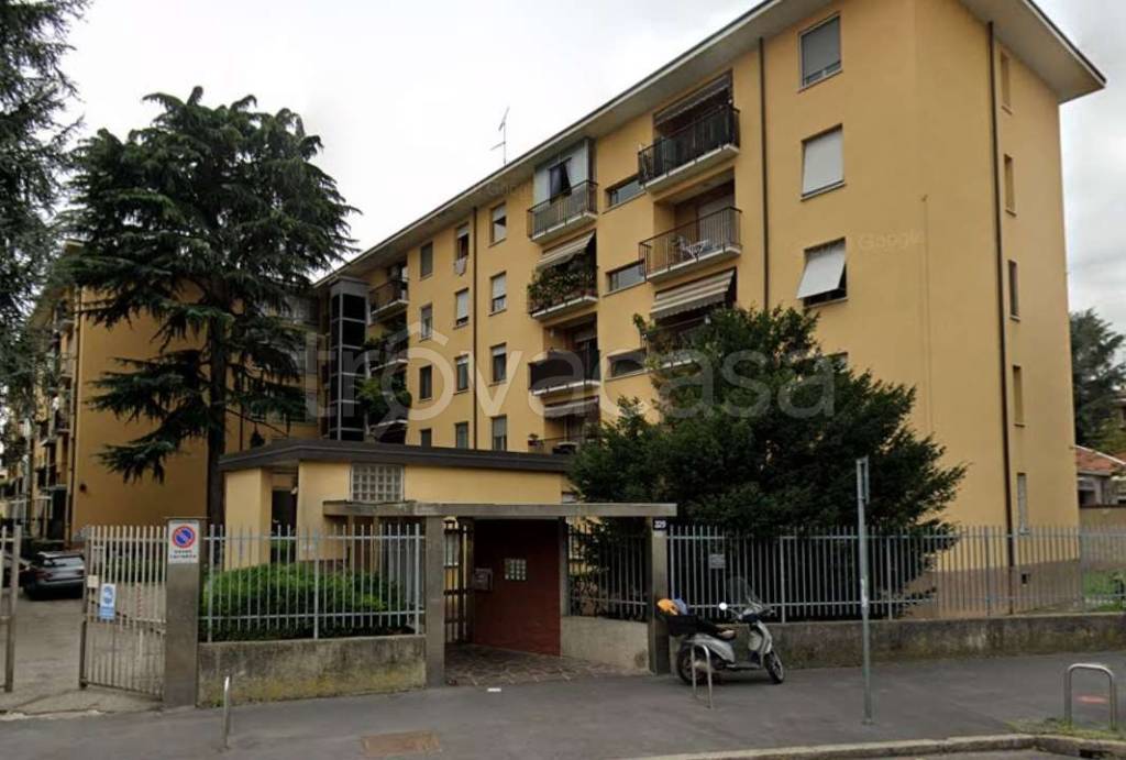 appartamento in vendita a Milano in zona Baggio