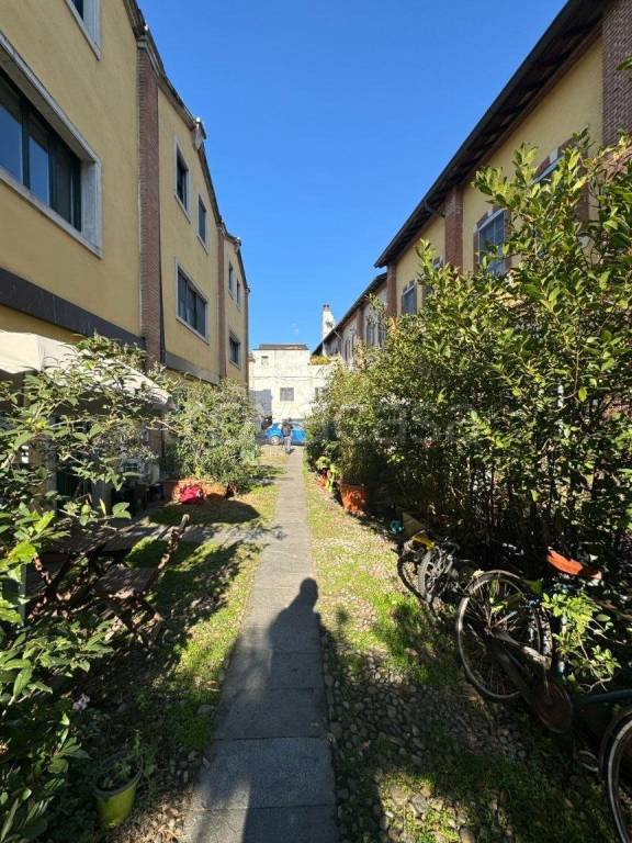 appartamento in vendita a Milano in zona Barona