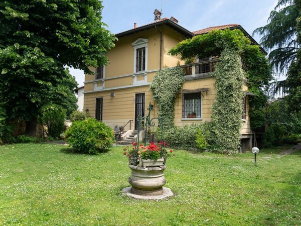 casa indipendente in vendita a Milano in zona Adriano