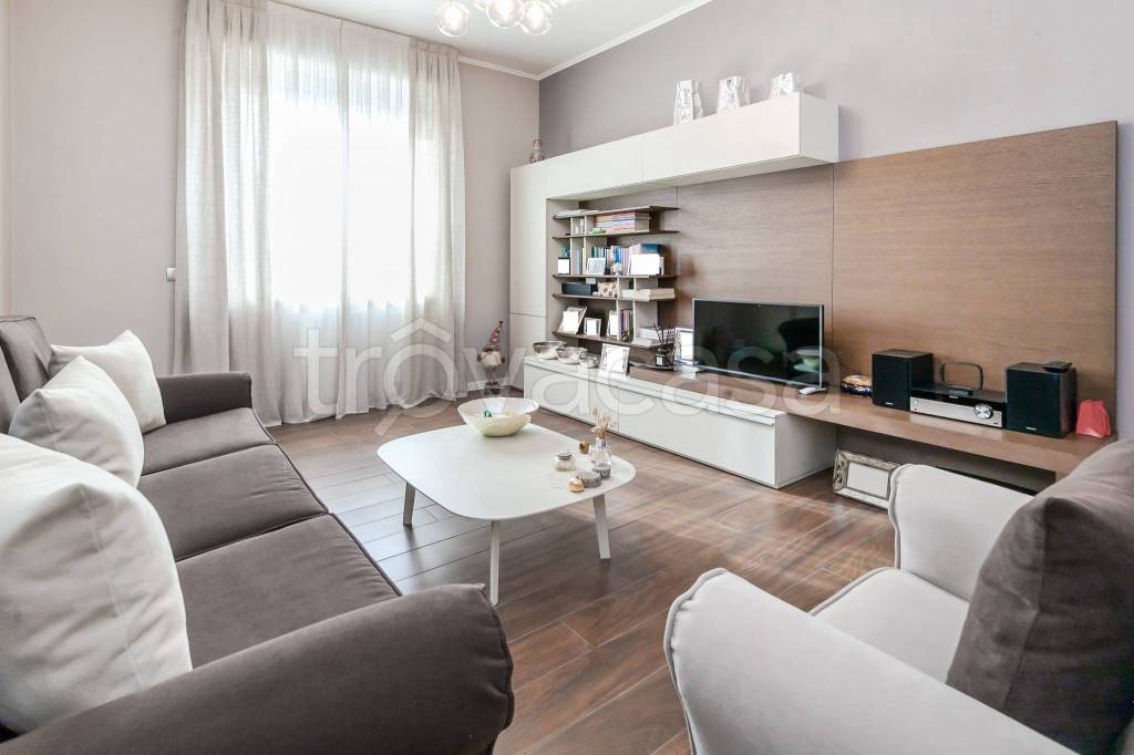 appartamento in vendita a Milano in zona Prato Centenaro