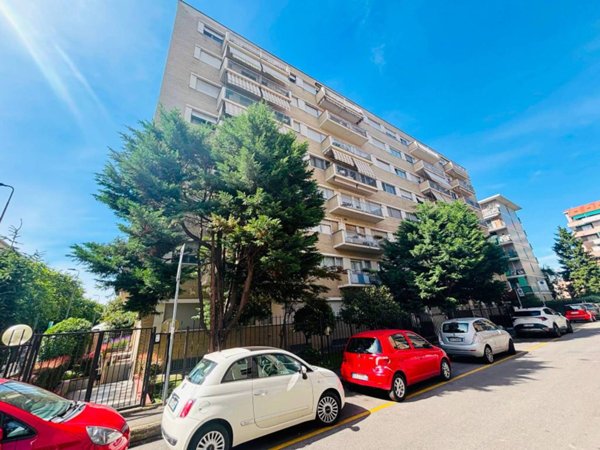 appartamento in vendita a Milano in zona Trenno