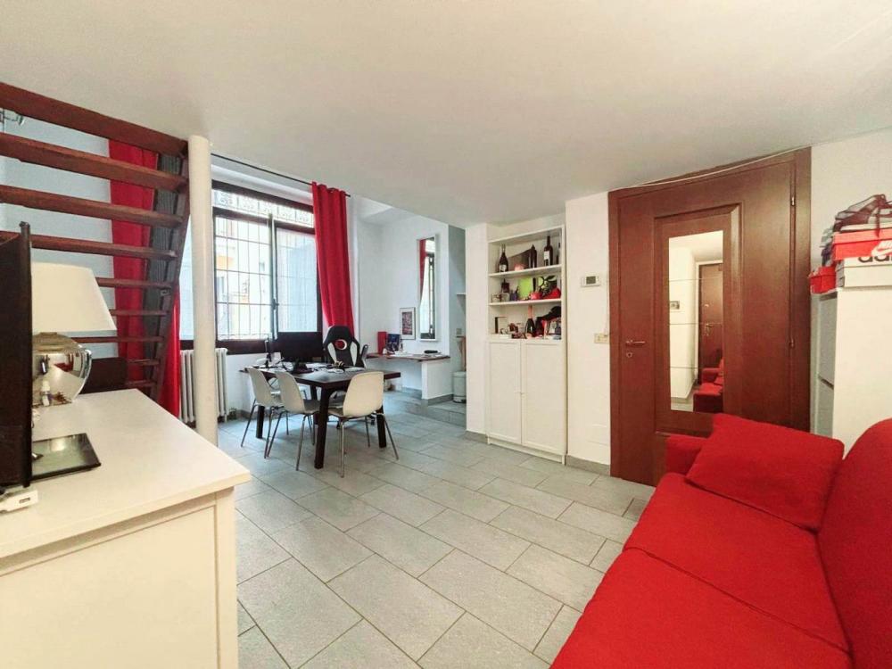 appartamento in vendita a Milano in zona Porta Genova