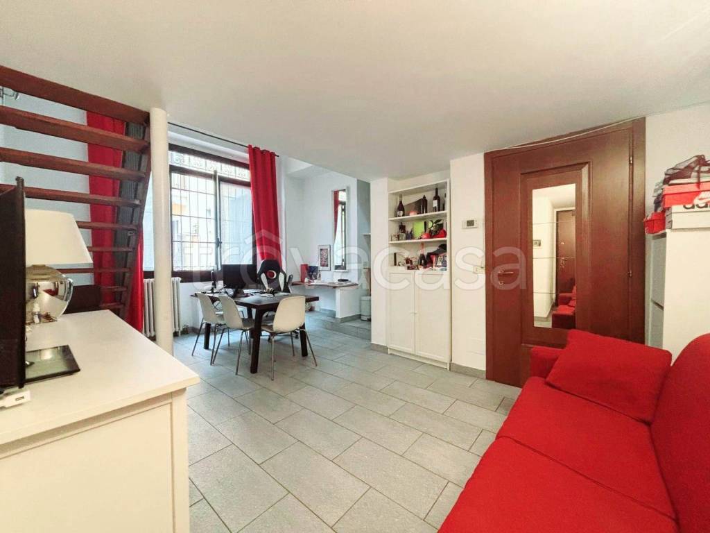 appartamento in vendita a Milano in zona Porta Genova