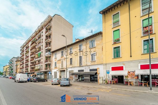 locale commerciale in vendita a Milano in zona Rogoredo