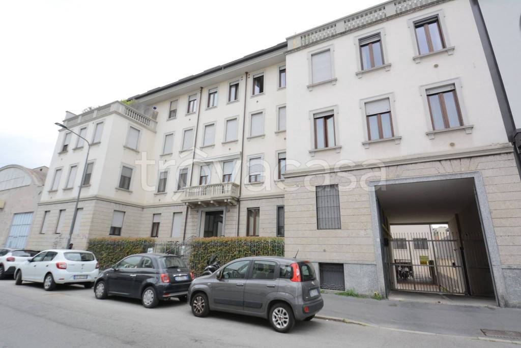 appartamento in vendita a Milano in zona Corvetto