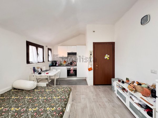 appartamento in vendita a Milano in zona Casoretto