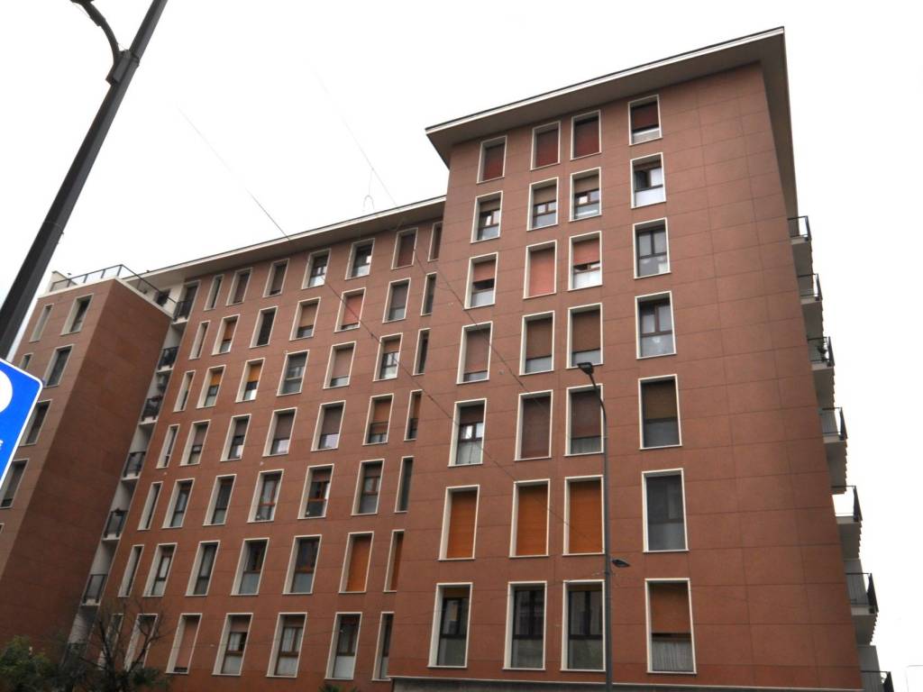 appartamento in vendita a Milano in zona Lorenteggio