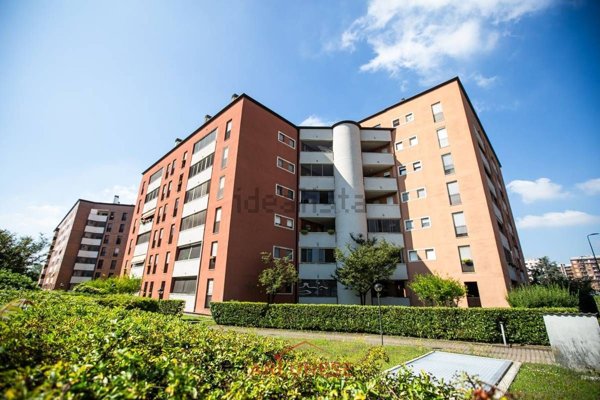 appartamento in vendita a Milano in zona Lorenteggio