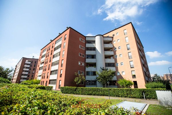 appartamento in vendita a Milano in zona Lorenteggio