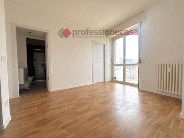 appartamento in vendita a Milano in zona Famagosta