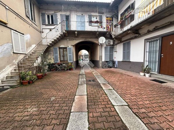 locale commerciale in vendita a Milano in zona Bruzzano