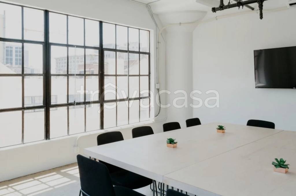 ufficio in vendita a Milano in zona Porta Nuova