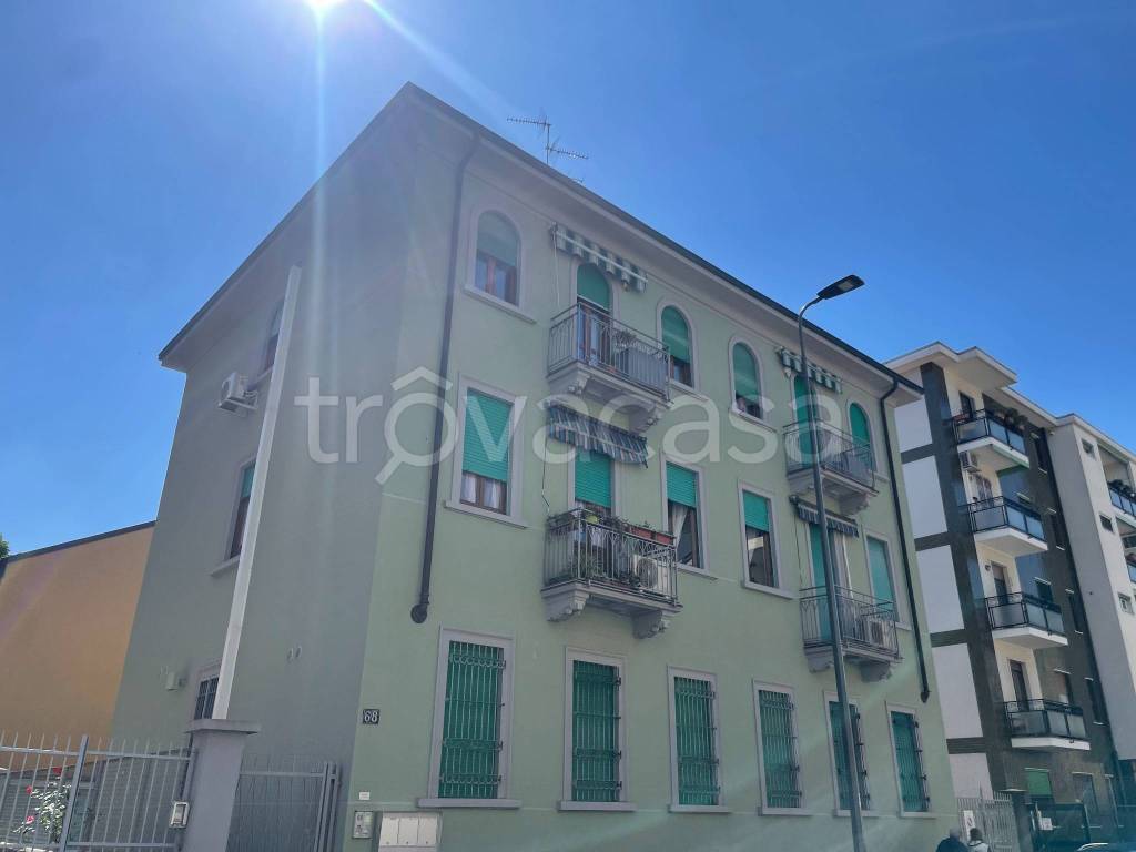 appartamento in vendita a Milano in zona Greco