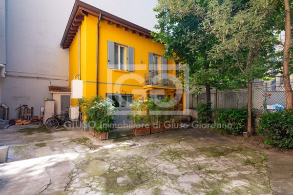 casa indipendente in vendita a Milano in zona Città Studi