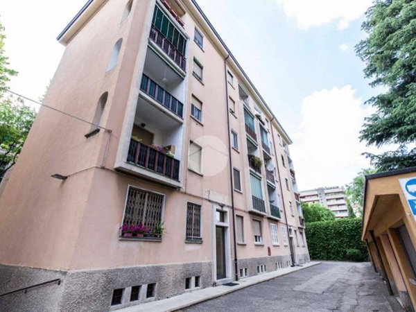 appartamento in vendita a Milano in zona Forze Armate