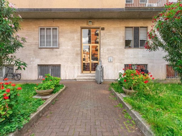 appartamento in vendita a Milano in zona Famagosta