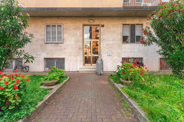 appartamento in vendita a Milano in zona Lorenteggio