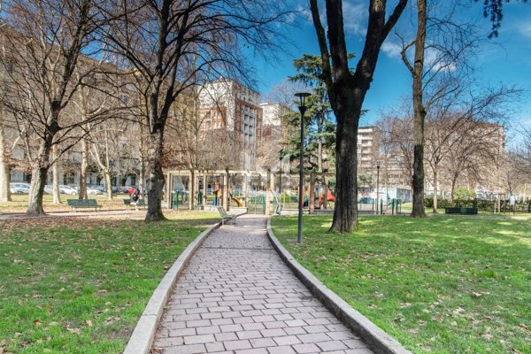 appartamento in vendita a Milano in zona Lorenteggio
