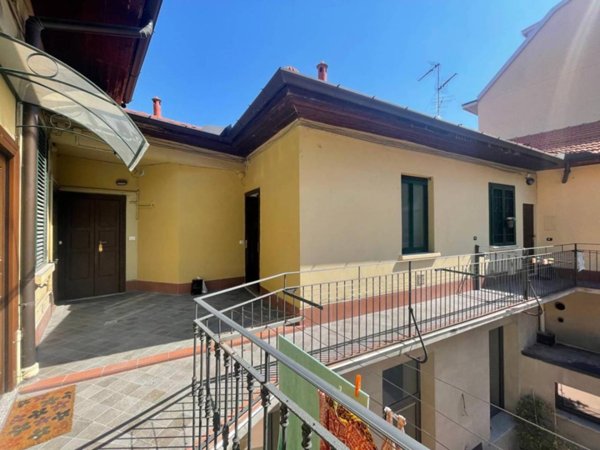 appartamento in vendita a Milano in zona Baggio