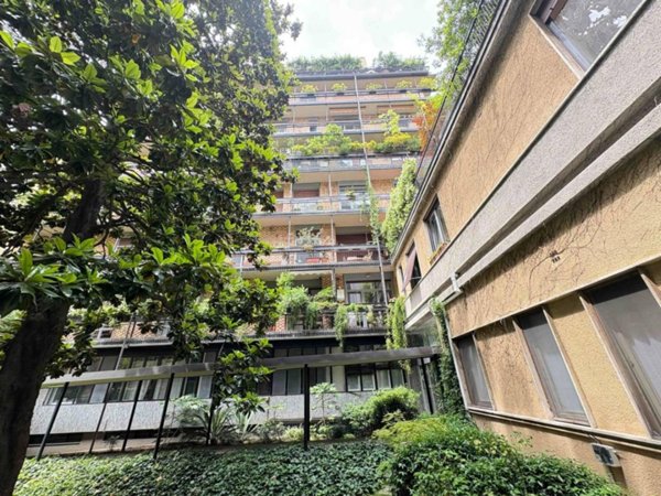 appartamento in vendita a Milano in zona Porta Vigentina