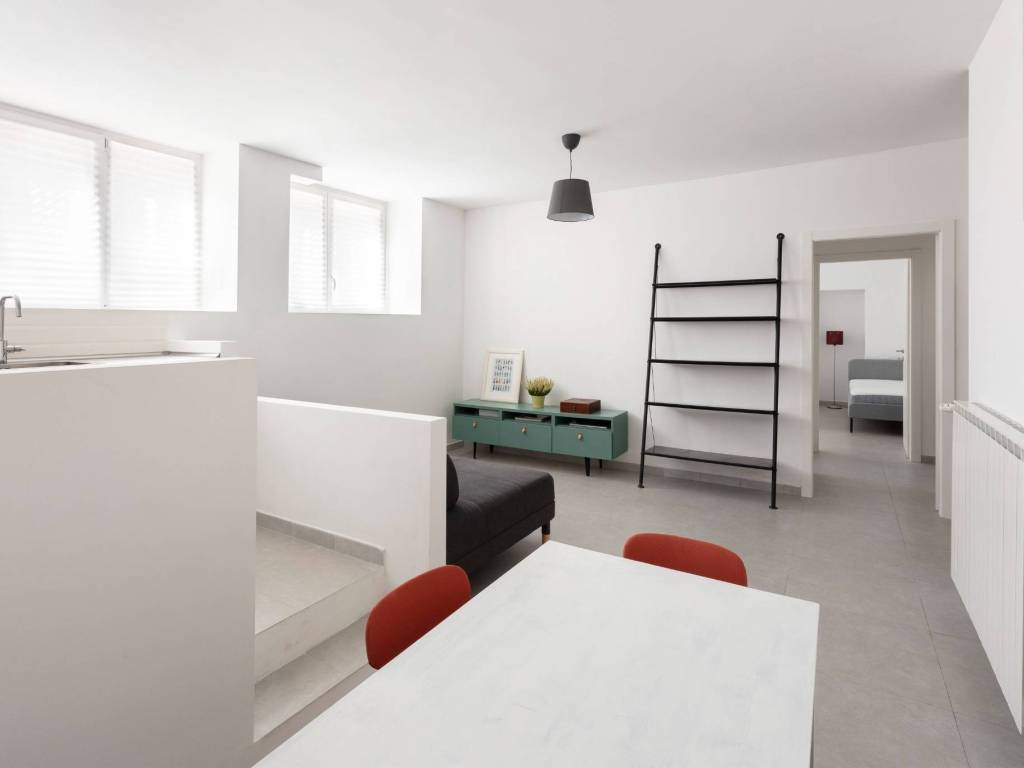 appartamento in vendita a Milano in zona Lorenteggio