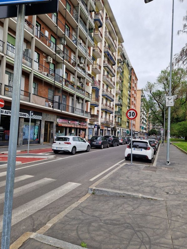 appartamento in vendita a Milano in zona Lorenteggio