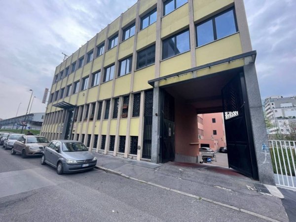 ufficio in vendita a Milano in zona Barona