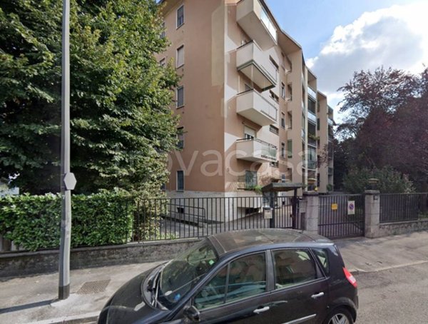 appartamento in vendita a Milano in zona Baggio