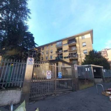 appartamento in vendita a Milano in zona Baggio