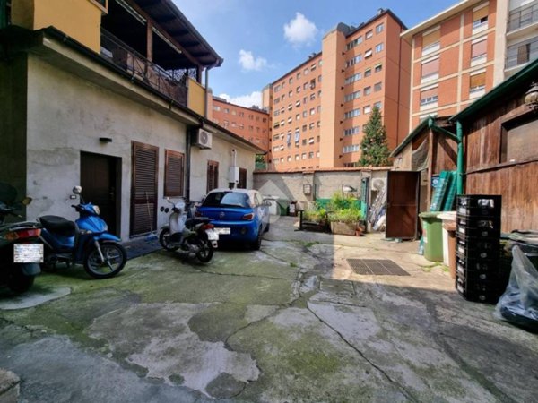 appartamento in vendita a Milano in zona Baggio