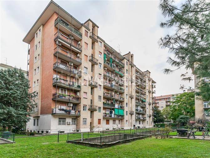 negozio in vendita a Milano in zona San Siro