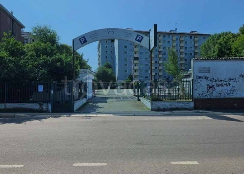 appartamento in vendita a Milano in zona Barona