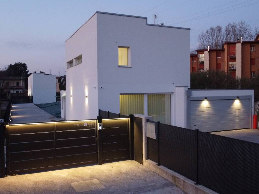 casa indipendente in vendita a Milano in zona Bicocca